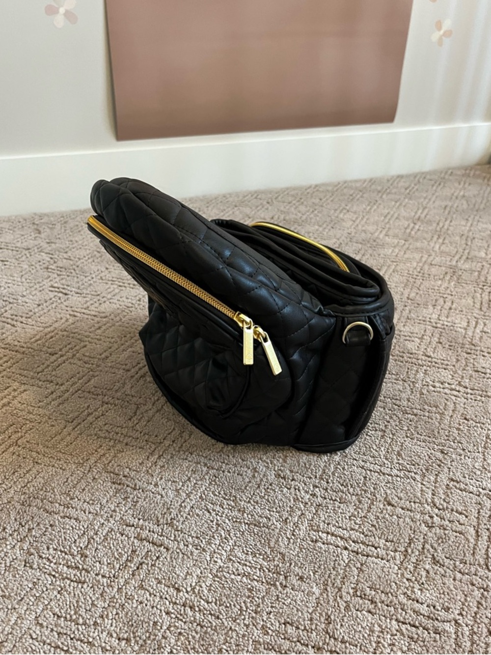 Tushbaby Quilted Faux Leather Hip Seat Carrier - Picture 3 of 4